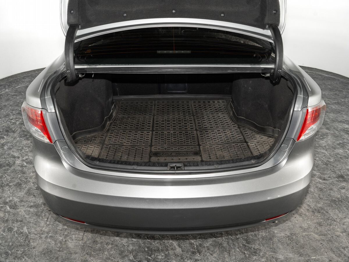 Toyota Avensis 2010 - фото автомобиля