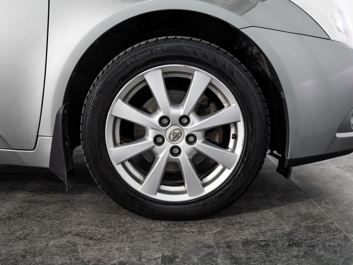 Toyota Avensis 2010 - фото автомобиля