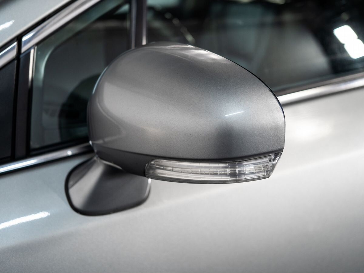 Toyota Avensis 2010 - фото автомобиля