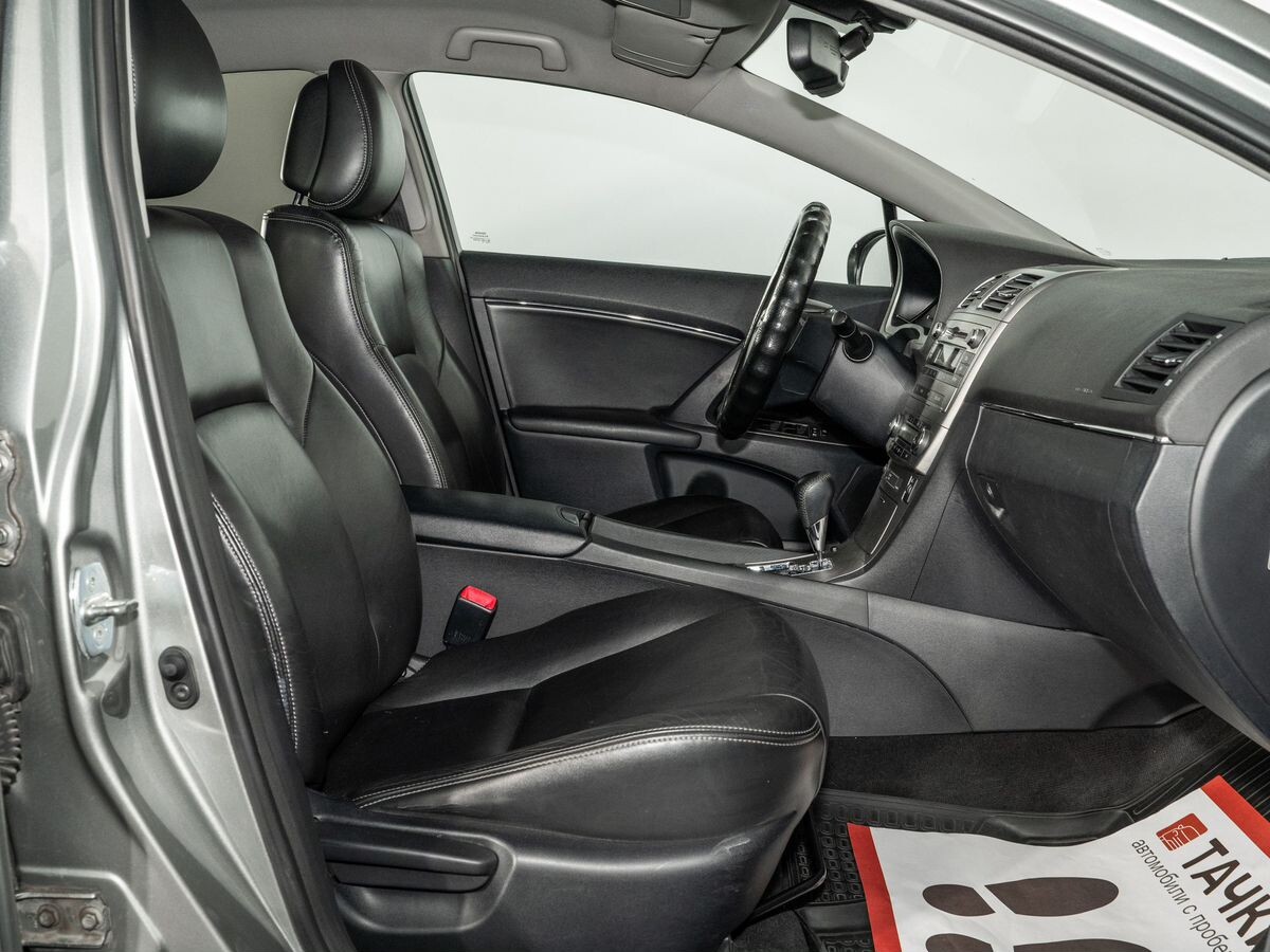 Toyota Avensis 2010 - фото автомобиля