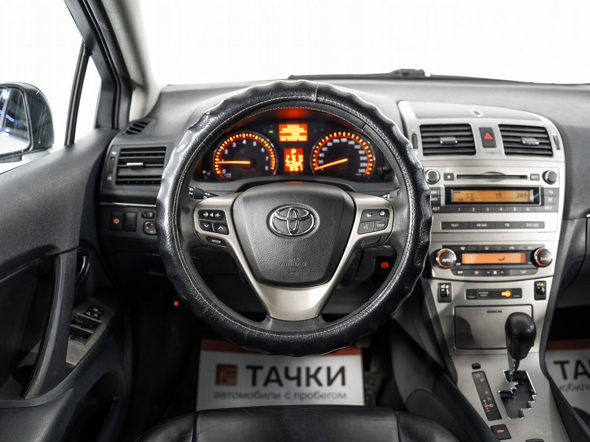 Toyota Avensis 2010 - фото автомобиля