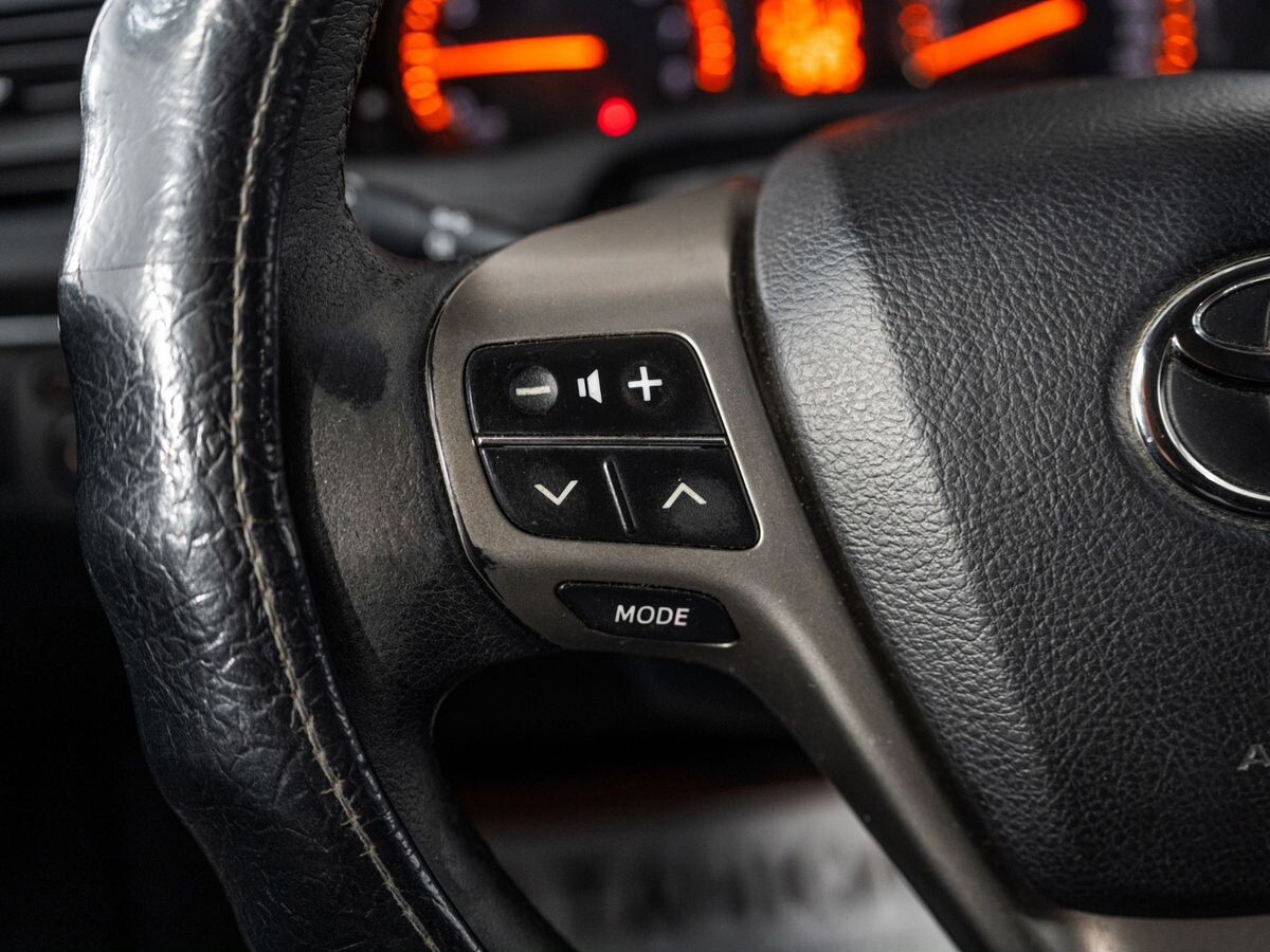 Toyota Avensis 2010 - фото автомобиля