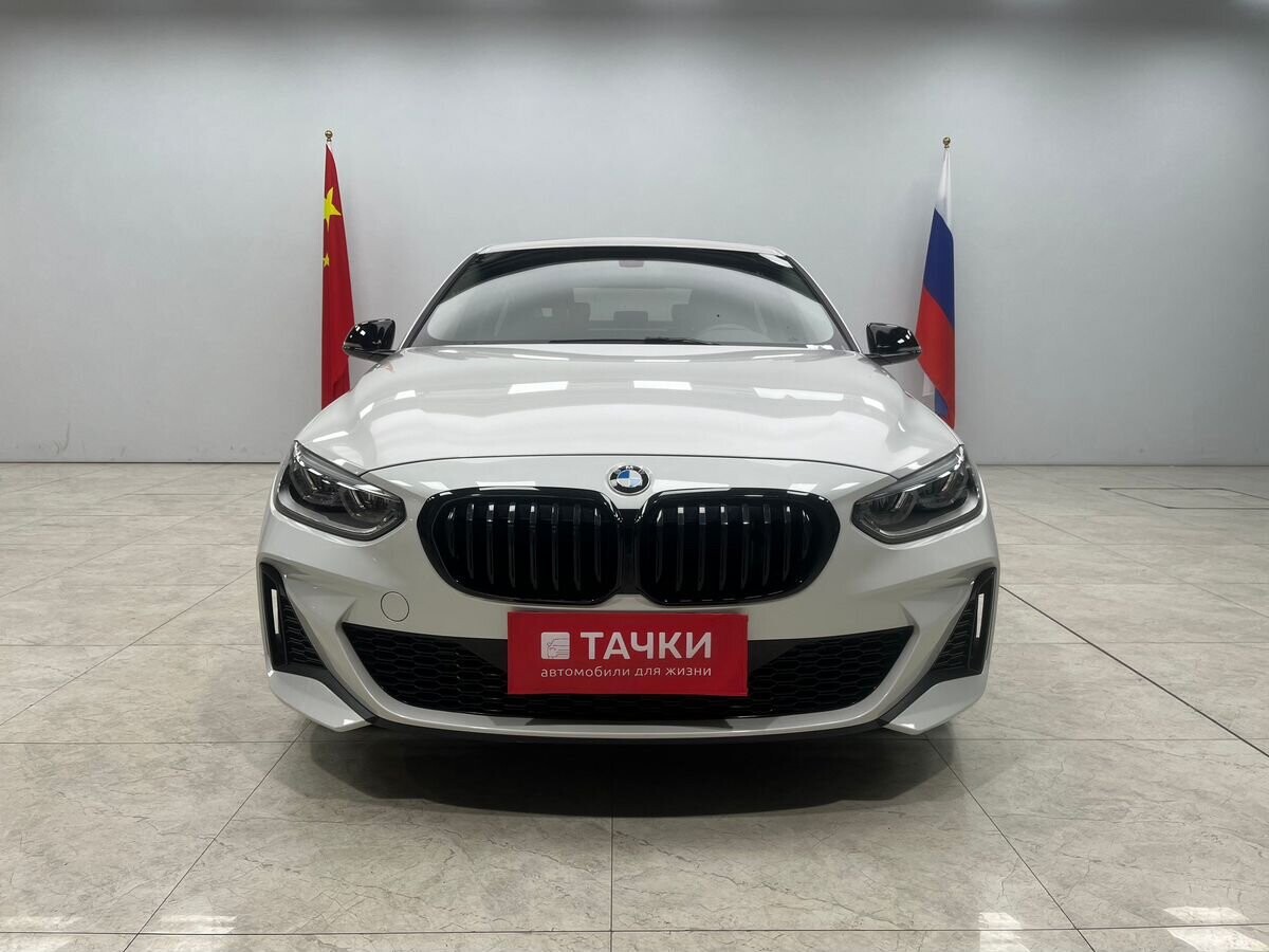 BMW 1-Series 2022 - фото автомобиля