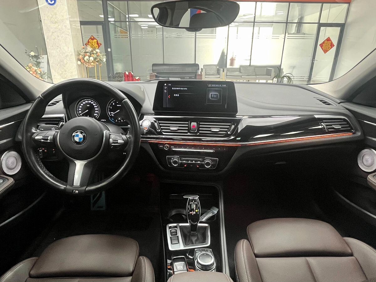 BMW 1-Series 2022 - фото автомобиля