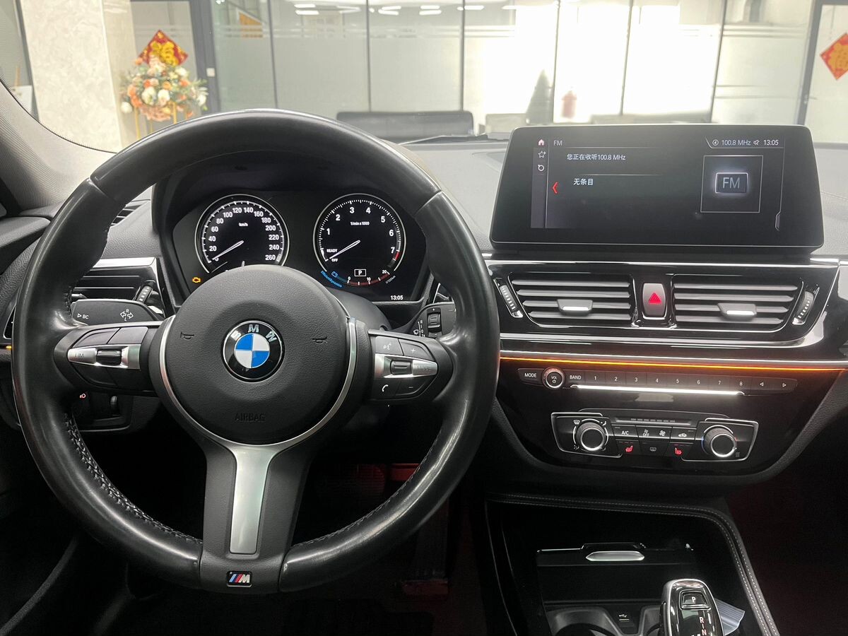 BMW 1-Series 2022 - фото автомобиля