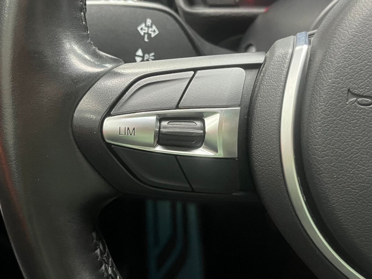 BMW 1-Series 2022 - фото автомобиля