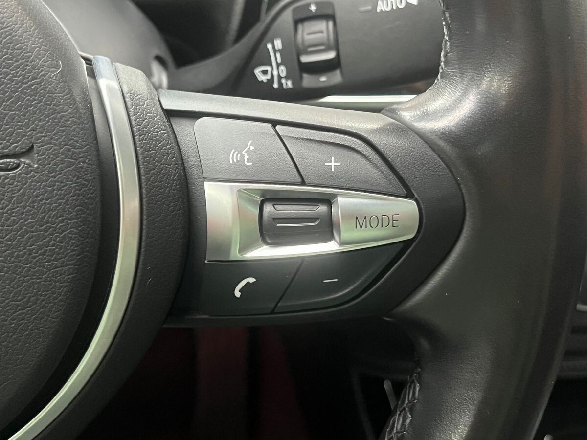 BMW 1-Series 2022 - фото автомобиля