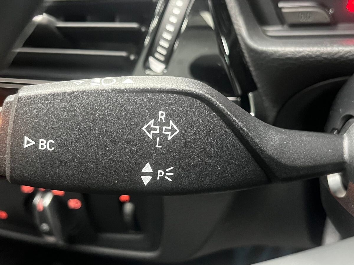 BMW 1-Series 2022 - фото автомобиля