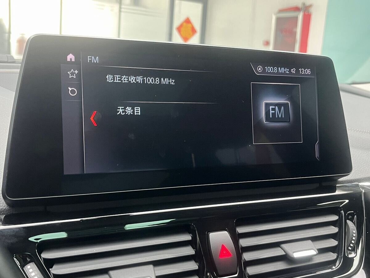 BMW 1-Series 2022 - фото автомобиля