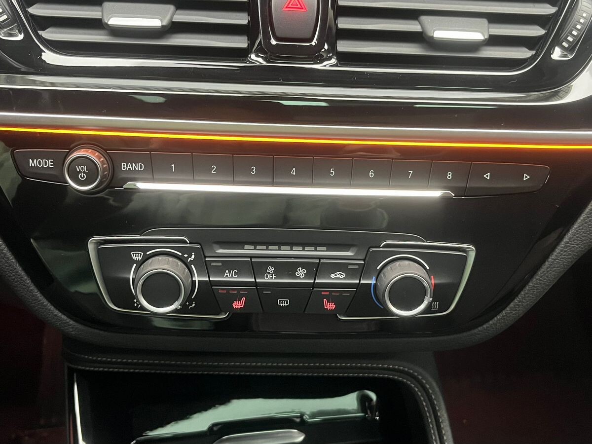 BMW 1-Series 2022 - фото автомобиля