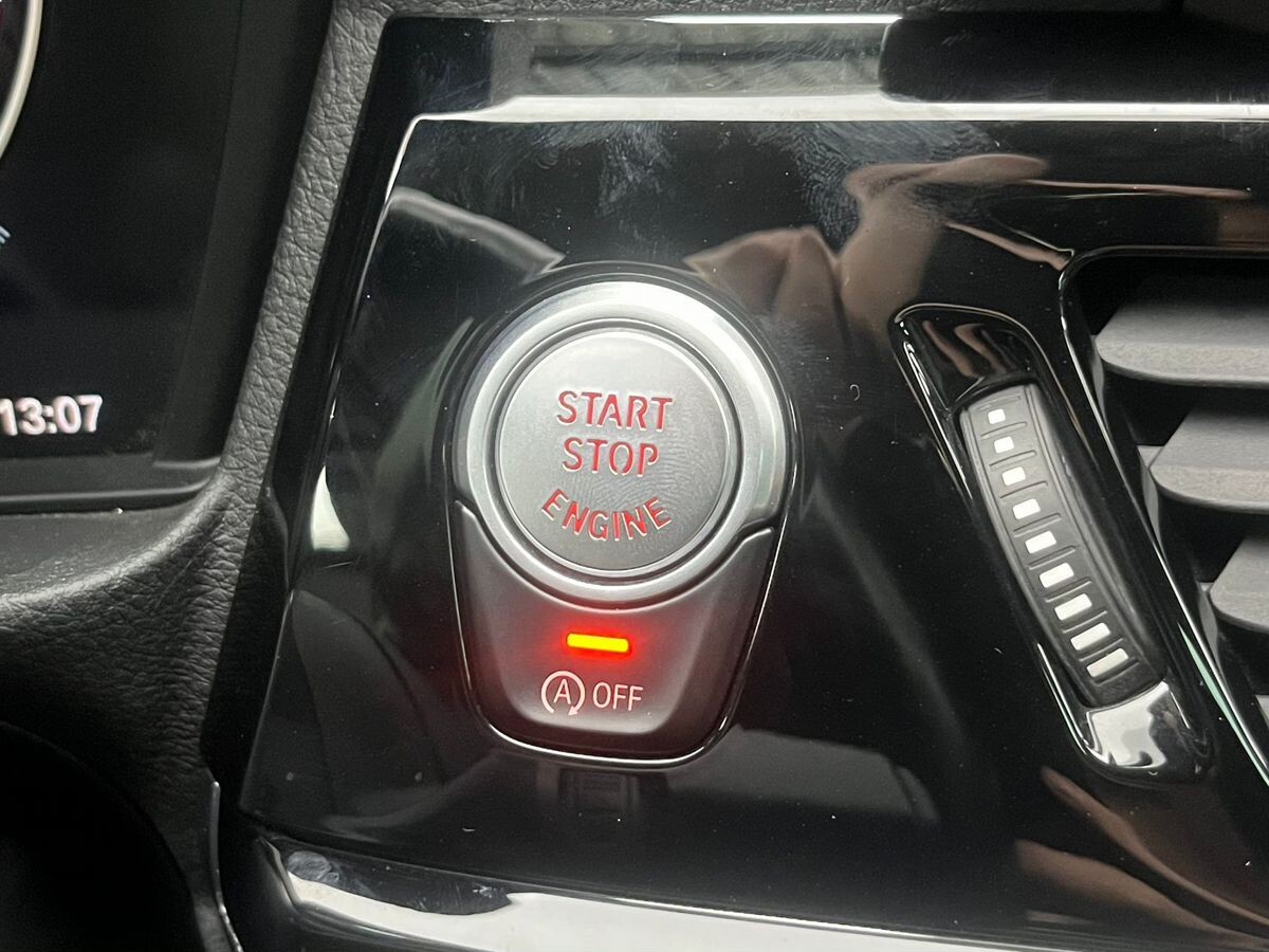 BMW 1-Series 2022 - фото автомобиля