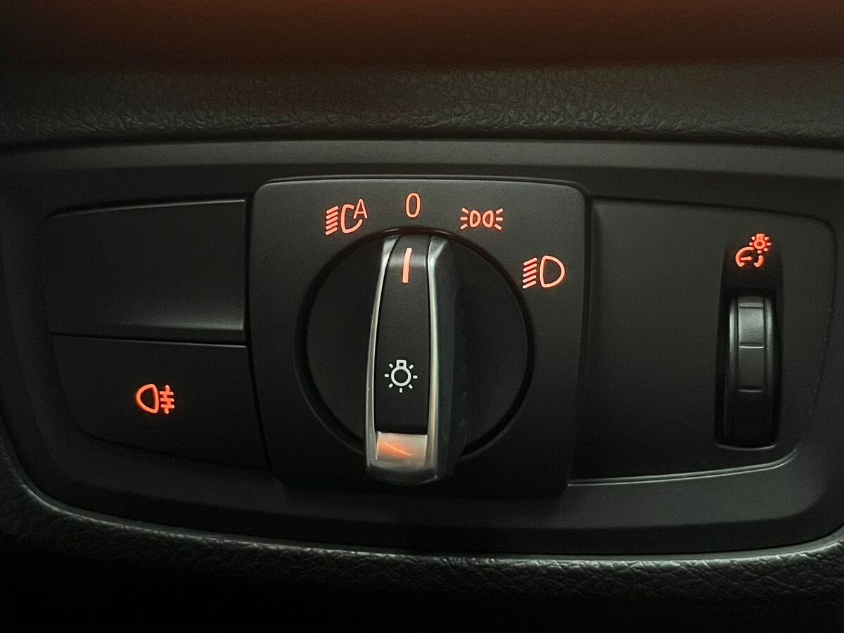 BMW 1-Series 2022 - фото автомобиля