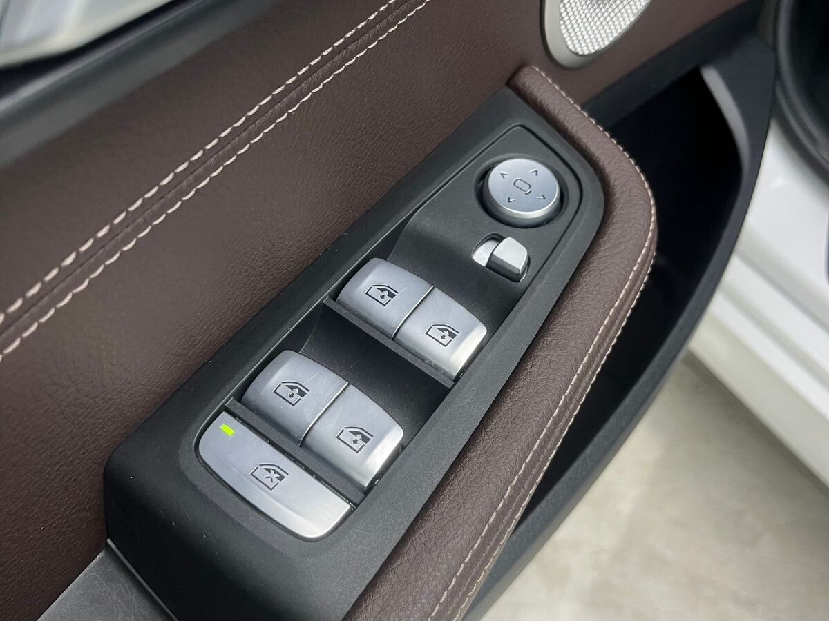 BMW 1-Series 2022 - фото автомобиля