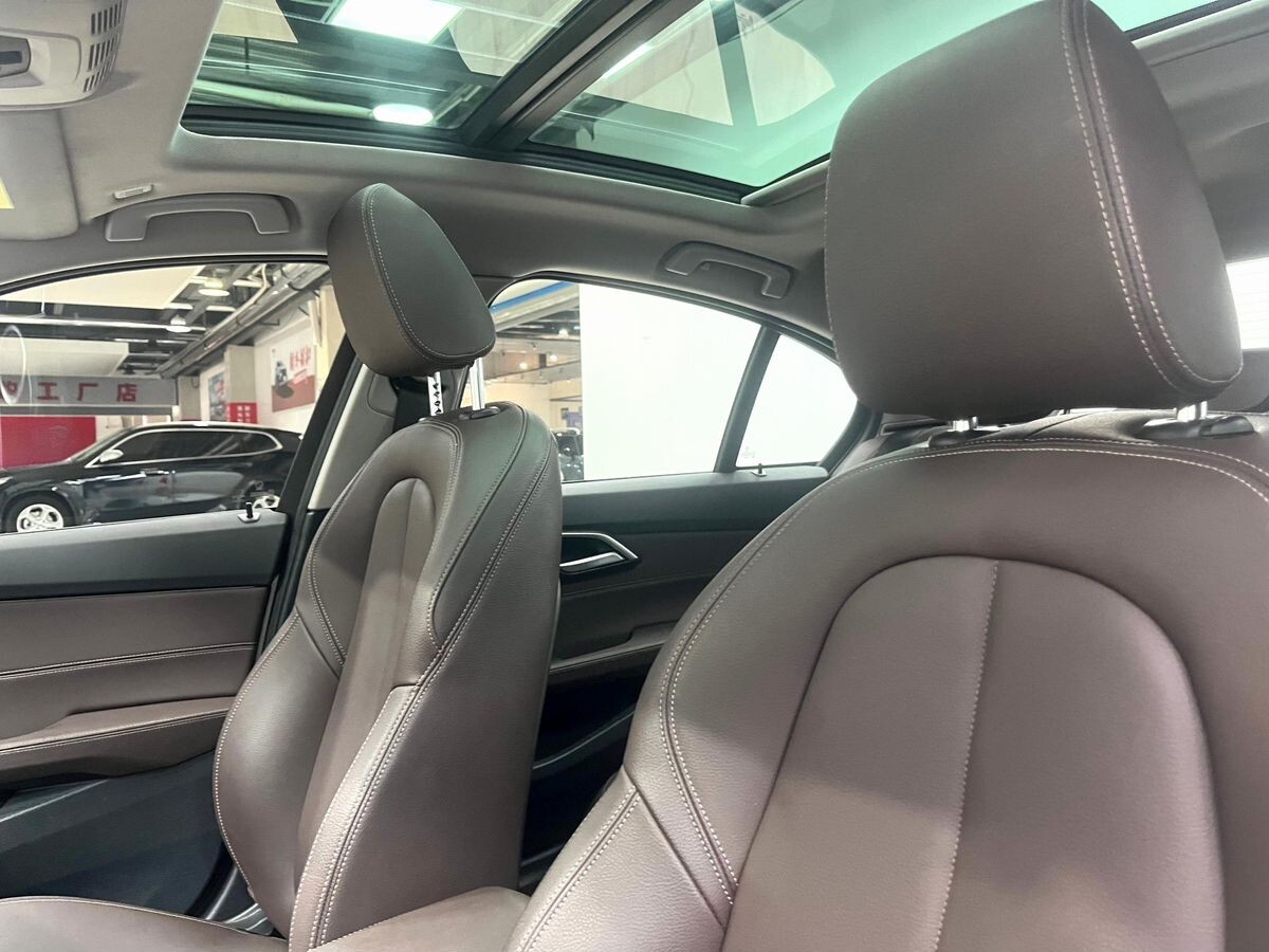 BMW 1-Series 2022 - фото автомобиля