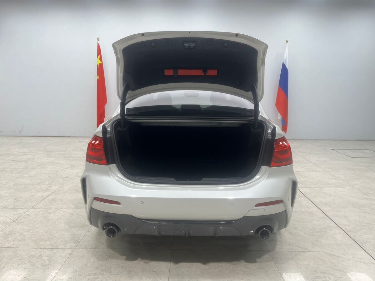 BMW 1-Series 2022 - фото автомобиля