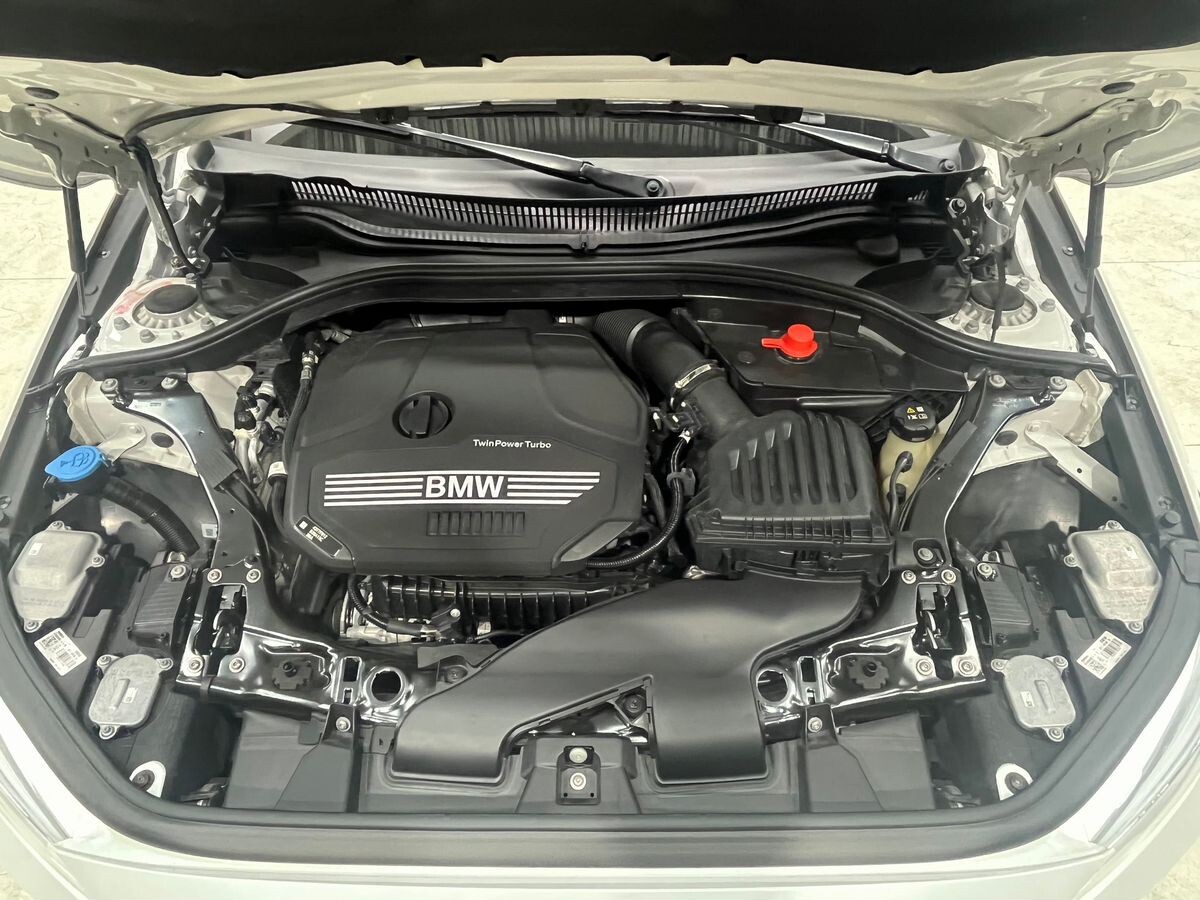 BMW 1-Series 2022 - фото автомобиля