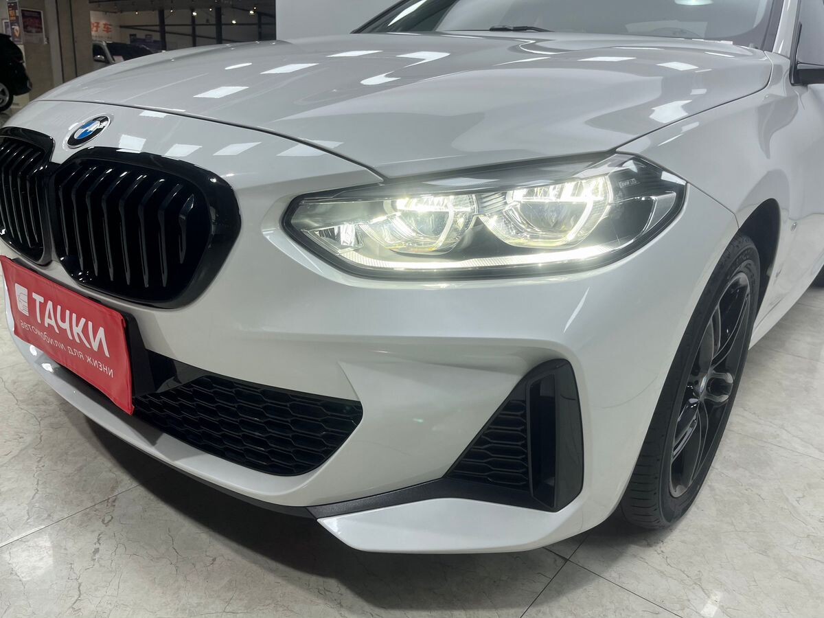 BMW 1-Series 2022 - фото автомобиля