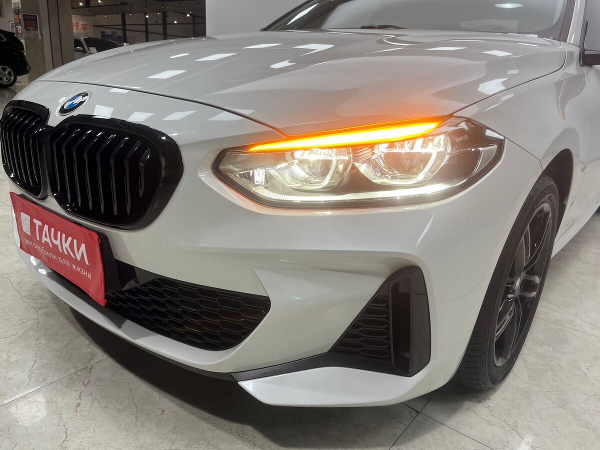 BMW 1-Series 2022 - фото автомобиля