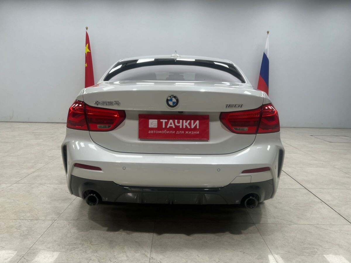 BMW 1-Series 2022 - фото автомобиля