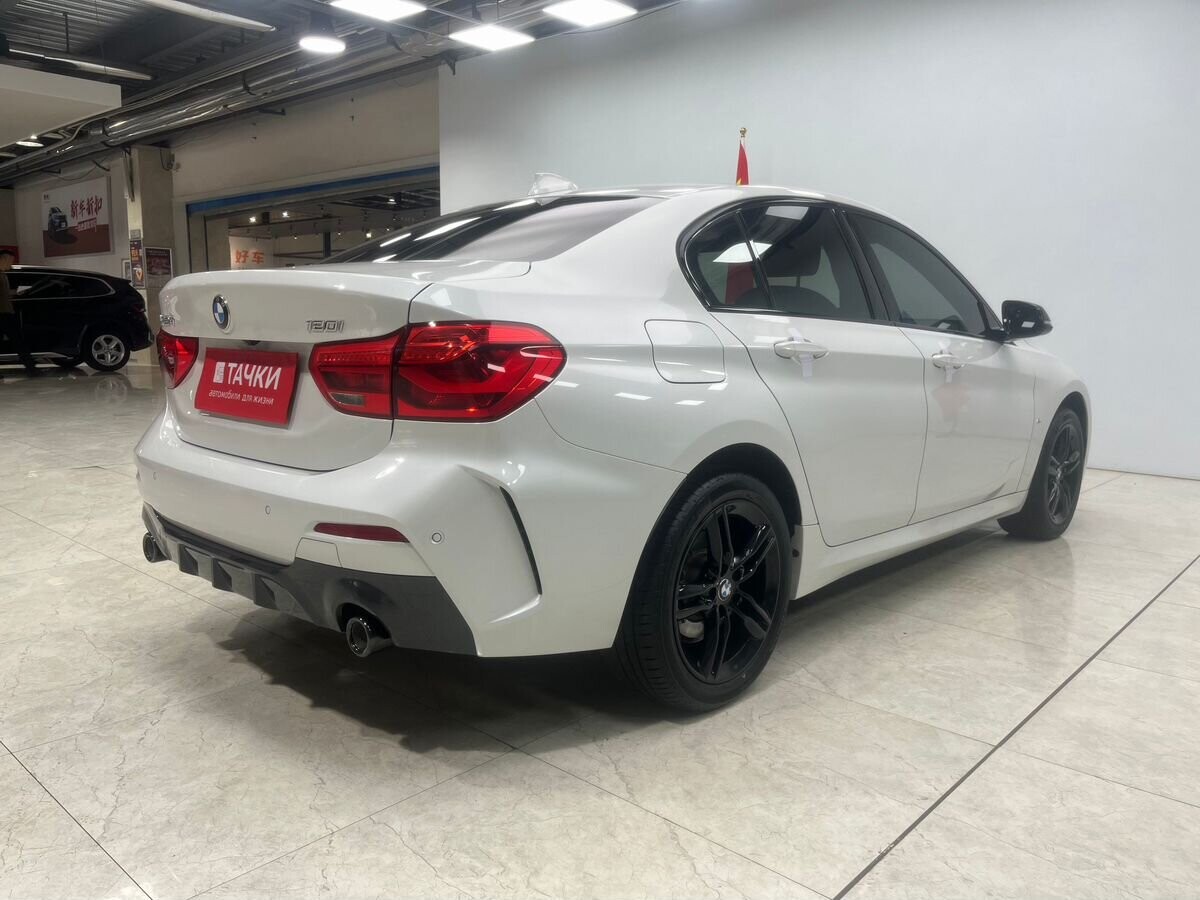 BMW 1-Series 2022 - фото автомобиля