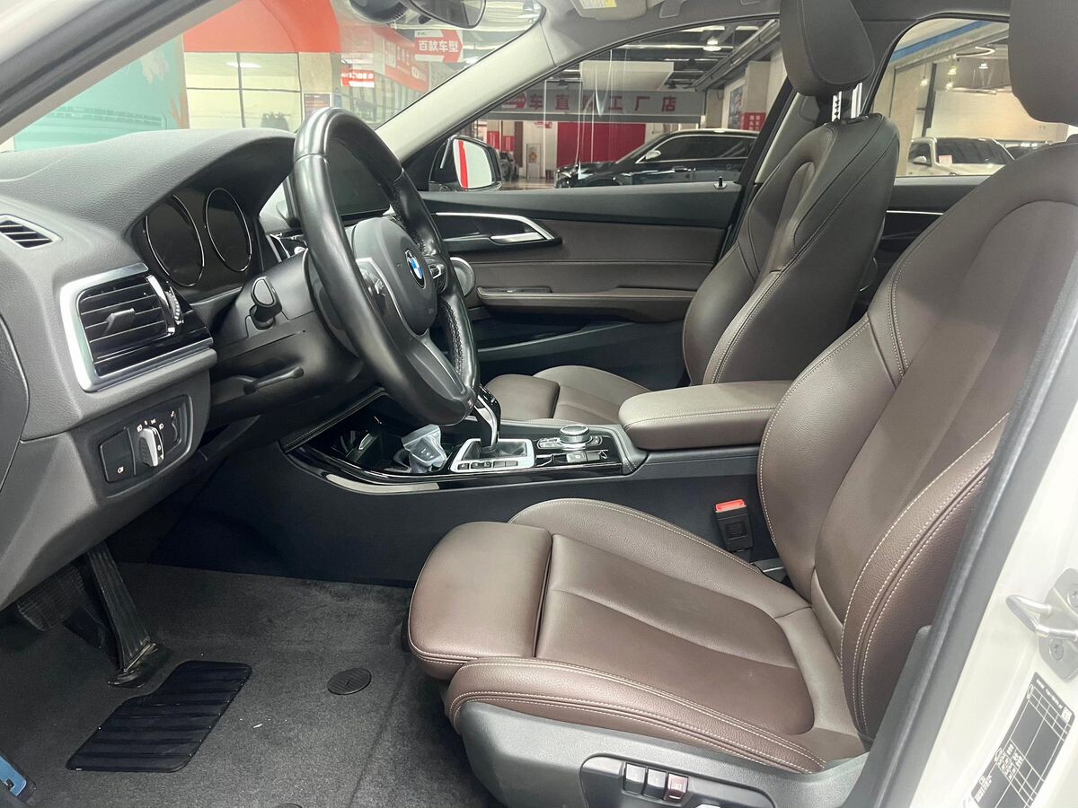 BMW 1-Series 2022 - фото автомобиля