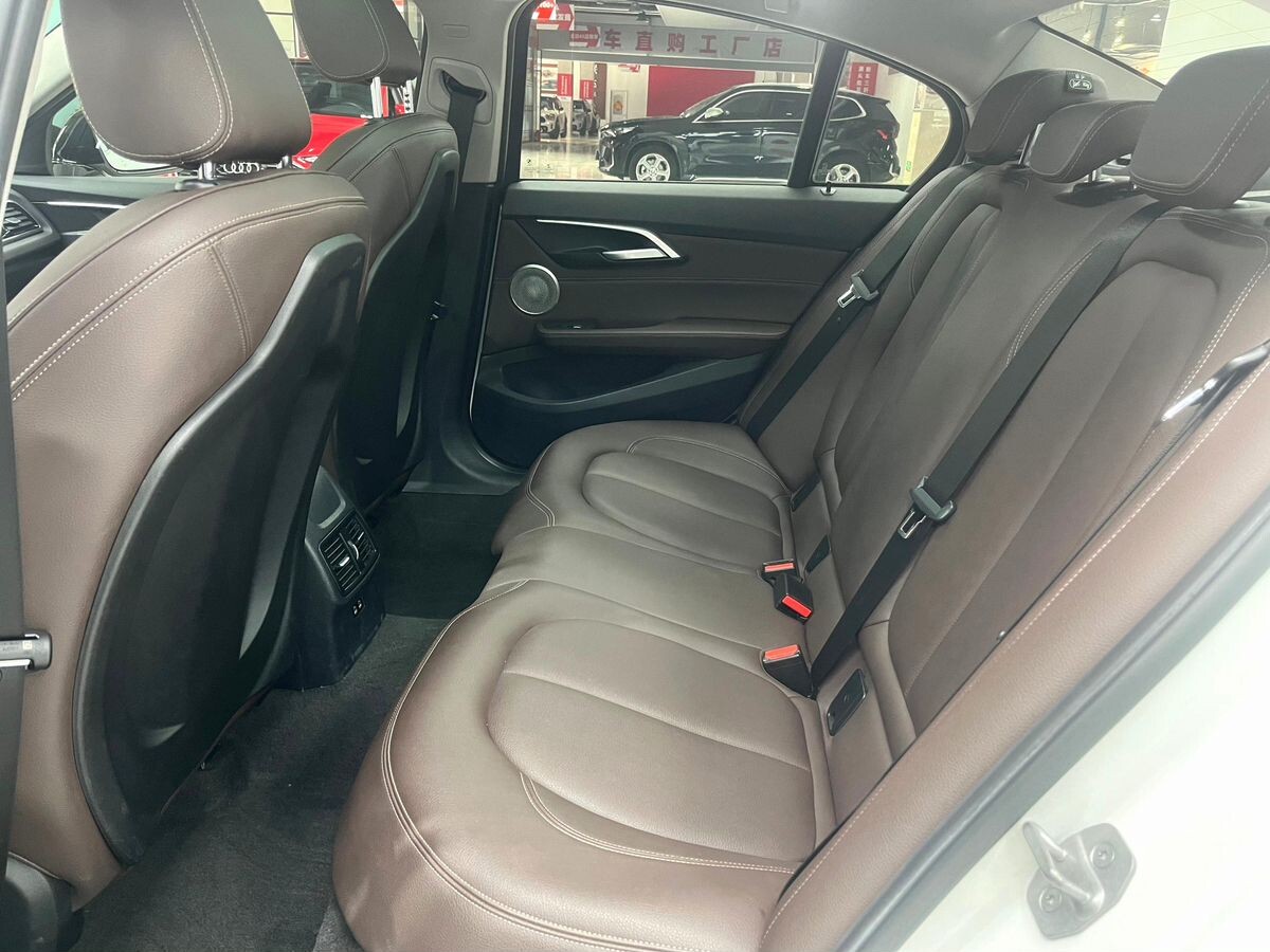 BMW 1-Series 2022 - фото автомобиля