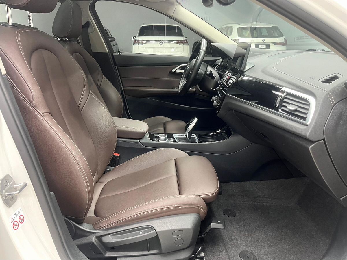 BMW 1-Series 2022 - фото автомобиля