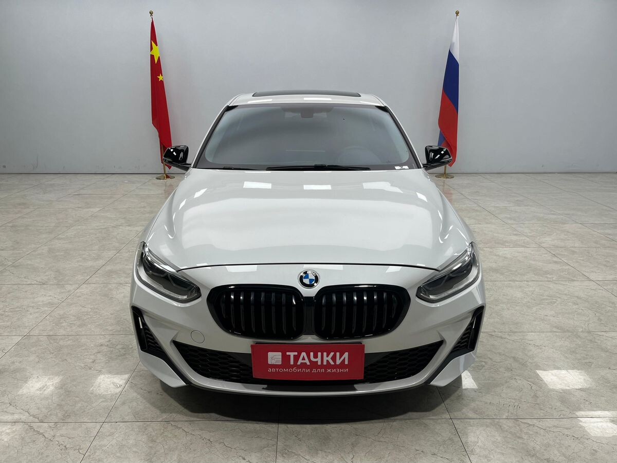 BMW 1-Series 2021 - фото автомобиля