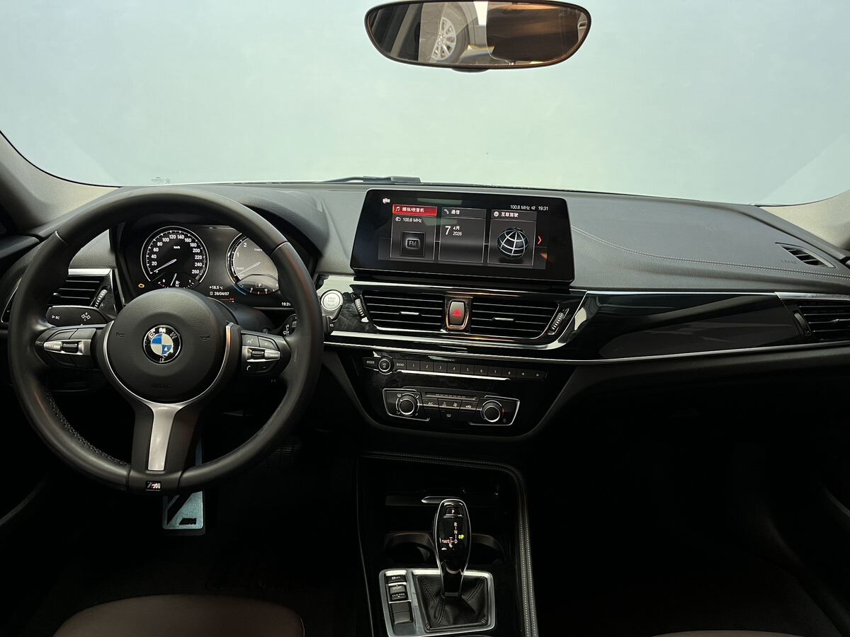 BMW 1-Series 2021 - фото автомобиля