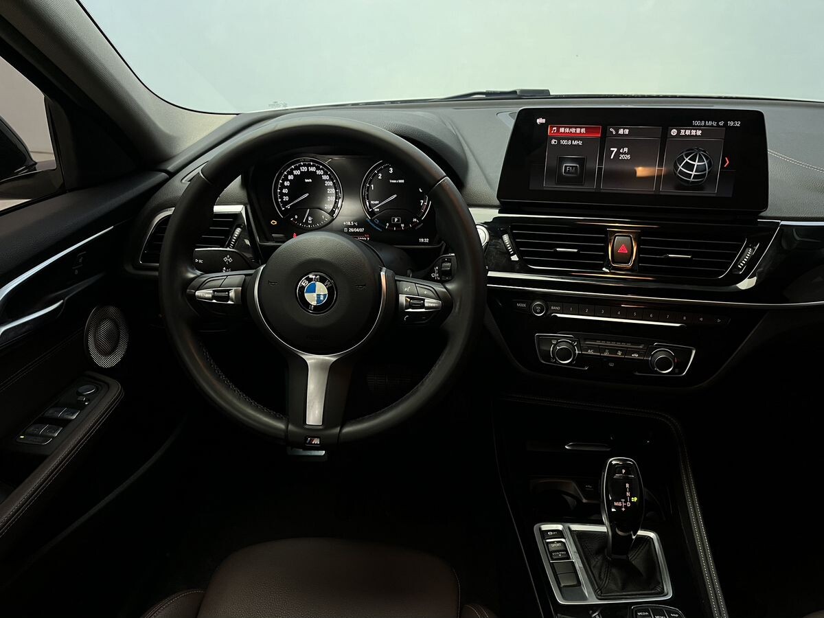 BMW 1-Series 2021 - фото автомобиля