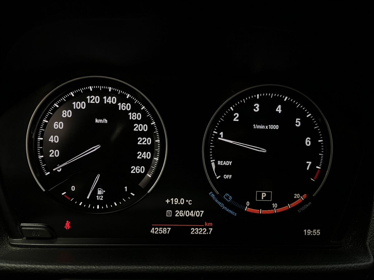 BMW 1-Series 2021 - фото автомобиля