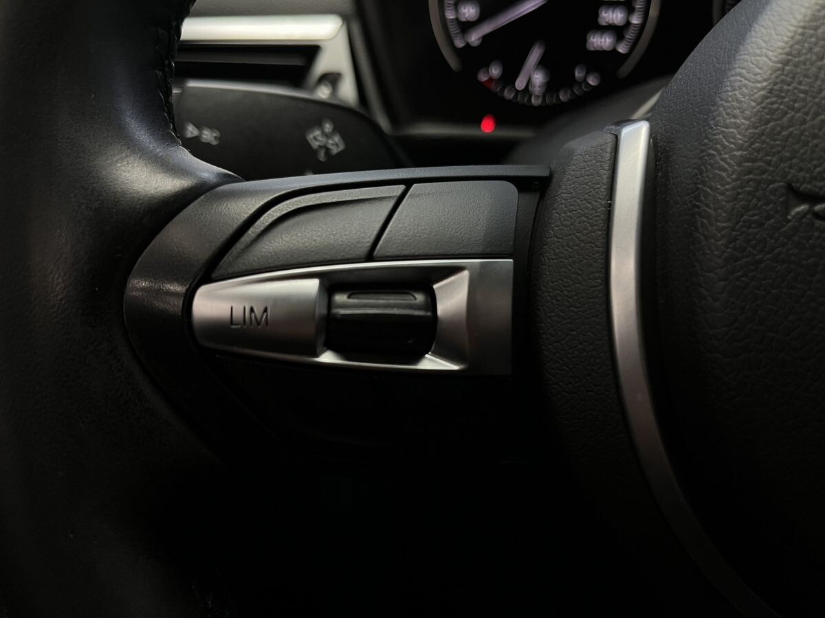 BMW 1-Series 2021 - фото автомобиля