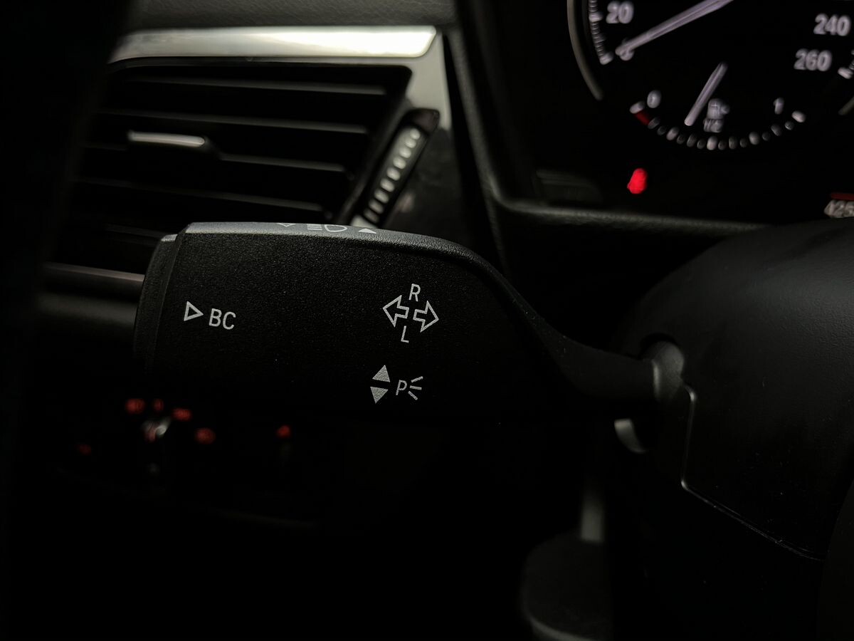 BMW 1-Series 2021 - фото автомобиля