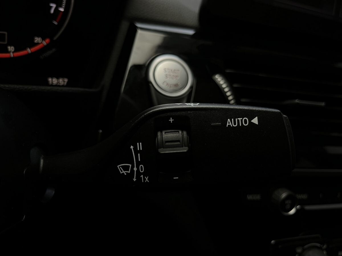 BMW 1-Series 2021 - фото автомобиля