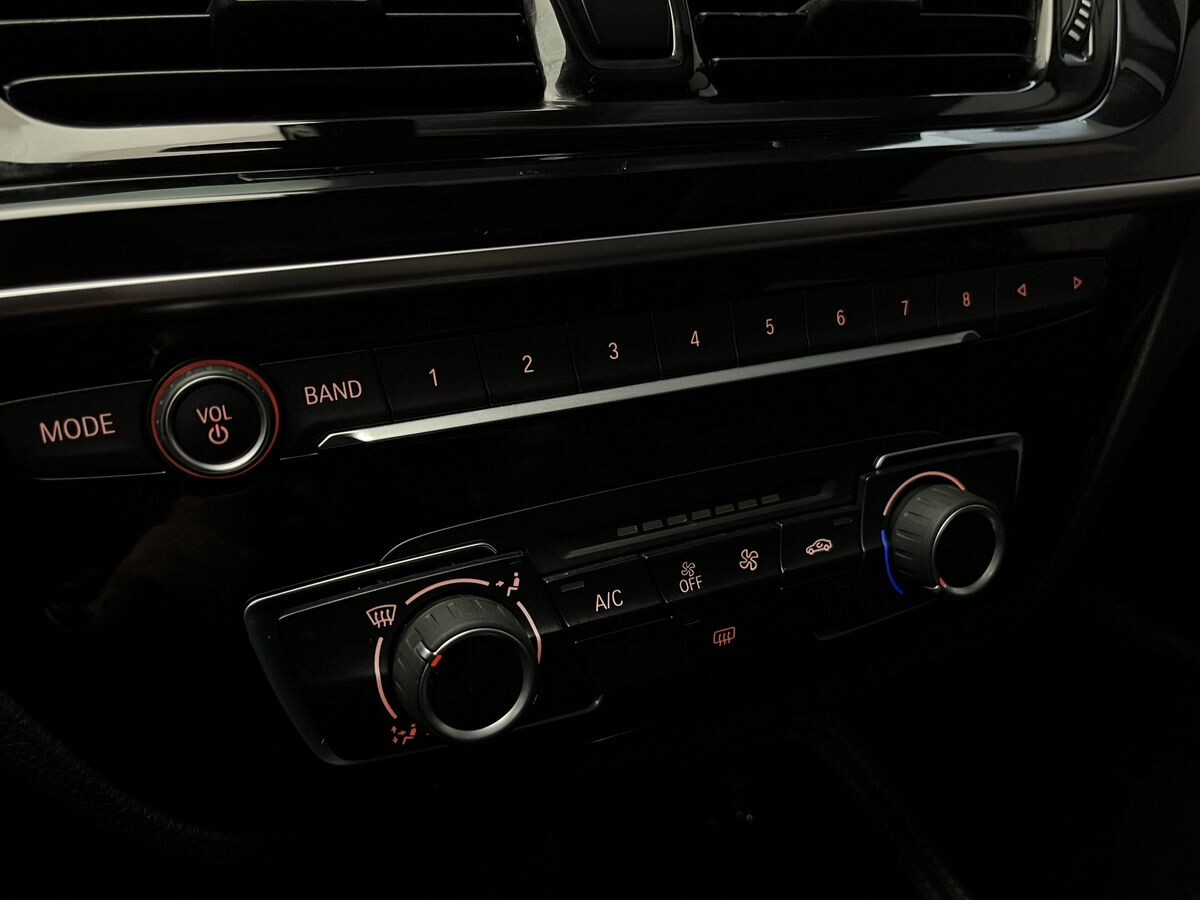 BMW 1-Series 2021 - фото автомобиля