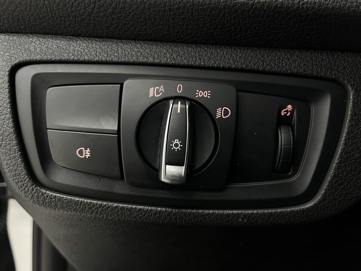 BMW 1-Series 2021 - фото автомобиля