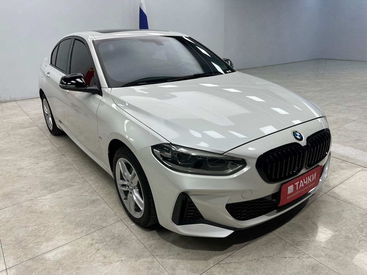 BMW 1-Series 2021 - фото автомобиля