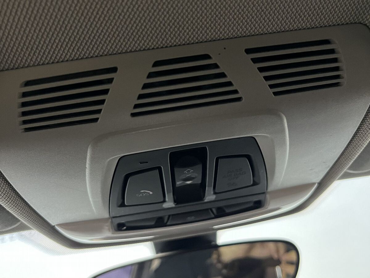 BMW 1-Series 2021 - фото автомобиля