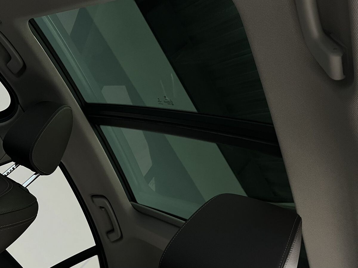 BMW 1-Series 2021 - фото автомобиля