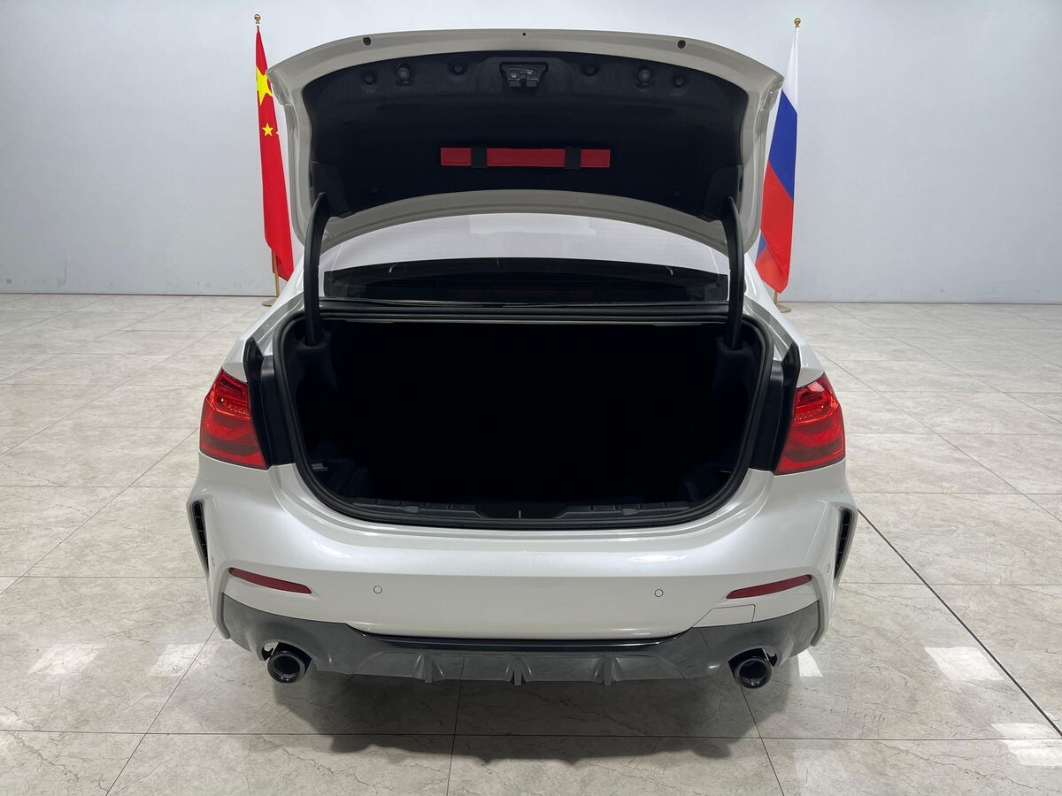 BMW 1-Series 2021 - фото автомобиля