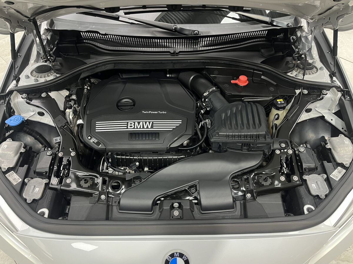 BMW 1-Series 2021 - фото автомобиля