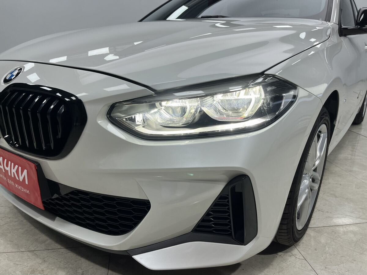 BMW 1-Series 2021 - фото автомобиля
