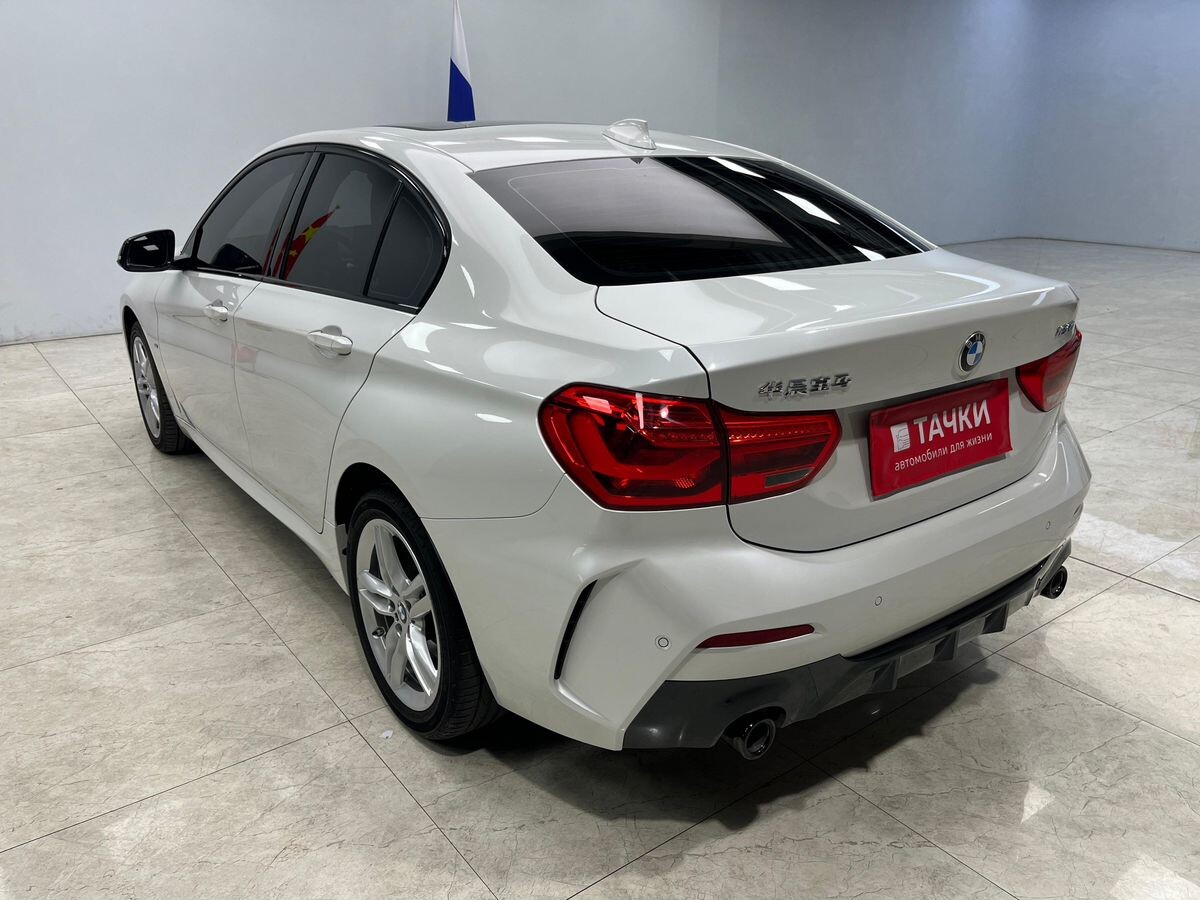 BMW 1-Series 2021 - фото автомобиля