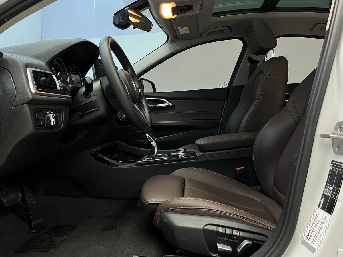 BMW 1-Series 2021 - фото автомобиля