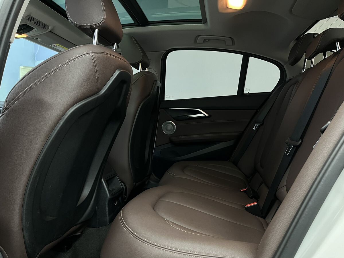 BMW 1-Series 2021 - фото автомобиля