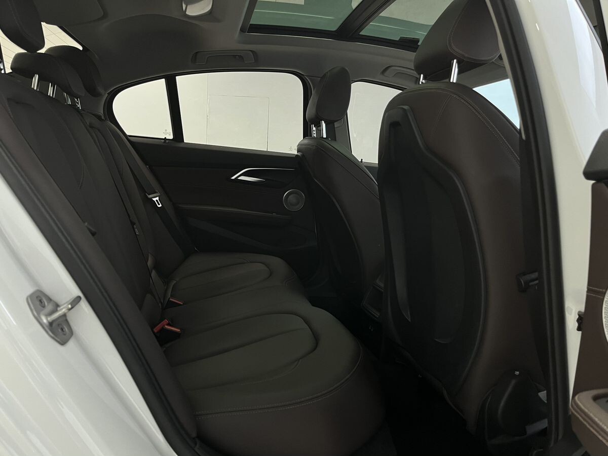 BMW 1-Series 2021 - фото автомобиля