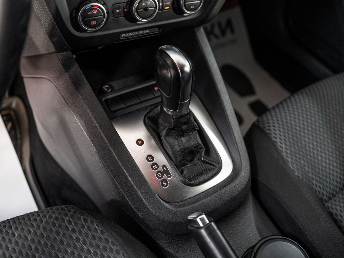 Volkswagen Jetta 2012 - фото автомобиля