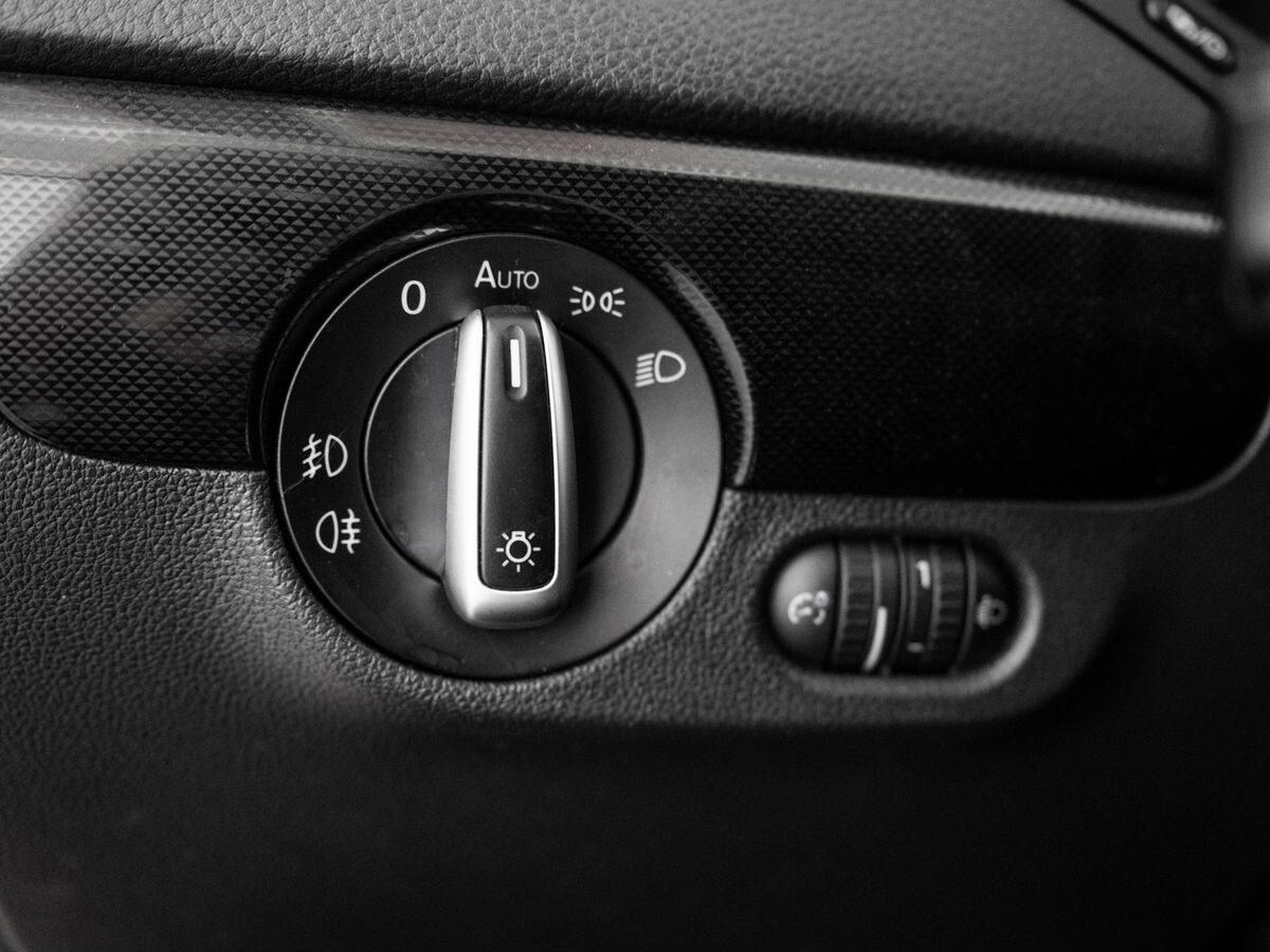 Volkswagen Jetta 2012 - фото автомобиля