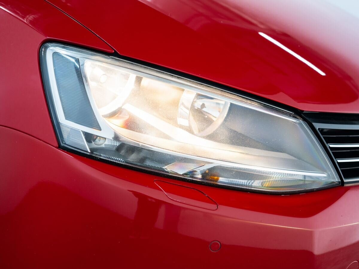 Volkswagen Jetta 2012 - фото автомобиля