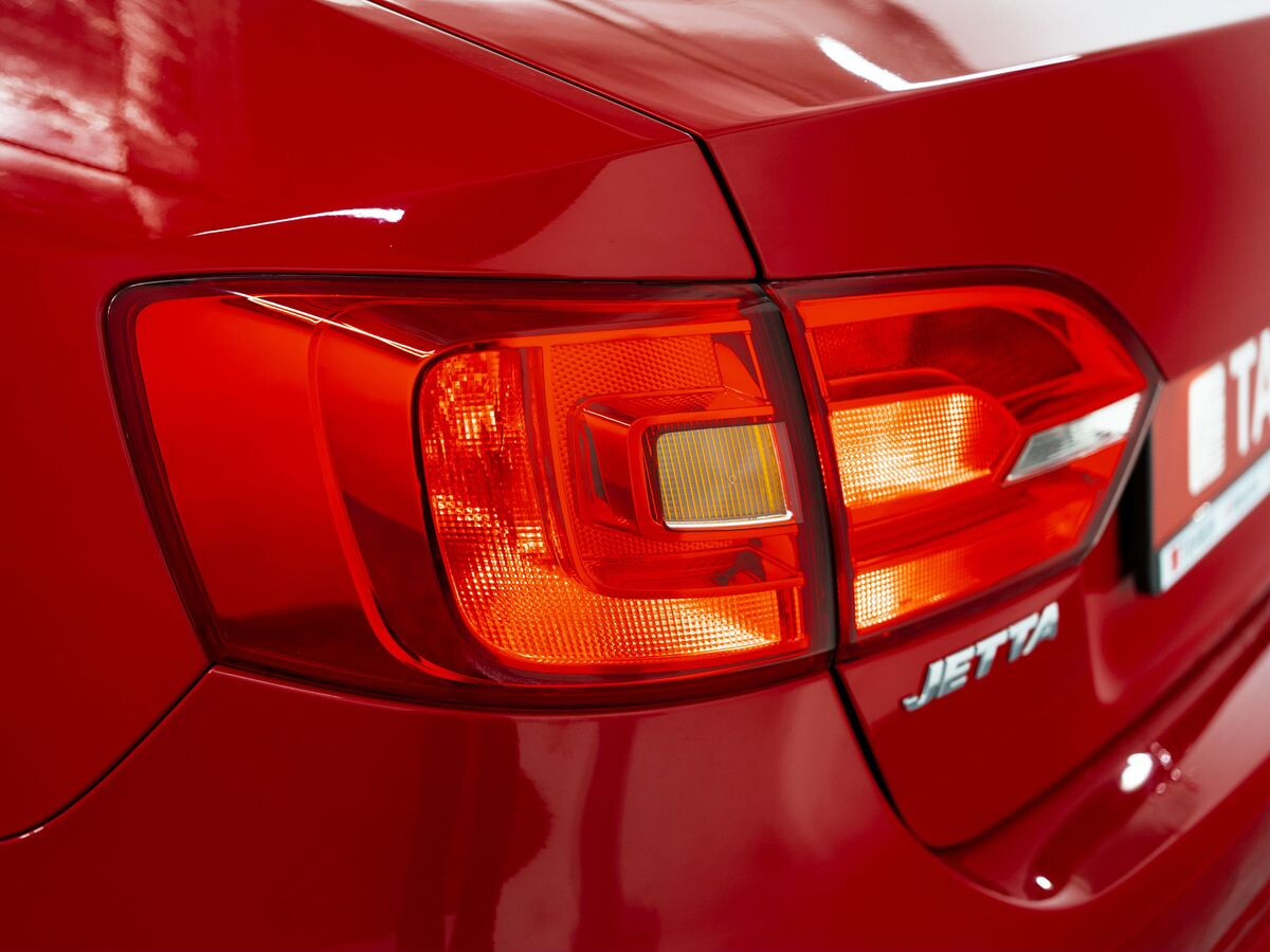 Volkswagen Jetta 2012 - фото автомобиля